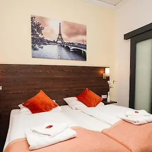 Little Paris Отель