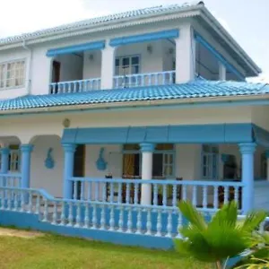 Le Chateau Bleu Anse aux Pins